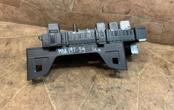 Mercedes-Benz SLK R172 Fuse box set 1670658