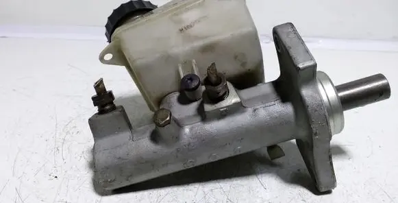 Master brake cylinder
