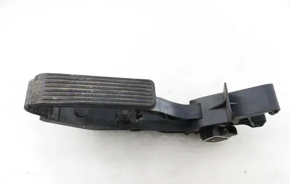 Mercedes-Benz C AMG W203 Accelerator throttle pedal A2113000404