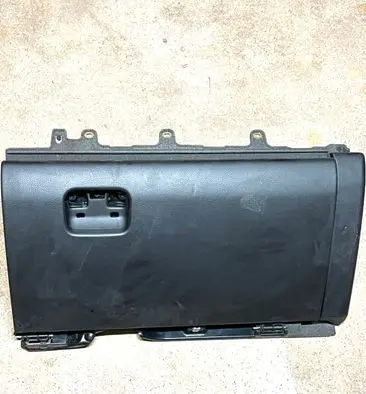 Glove box