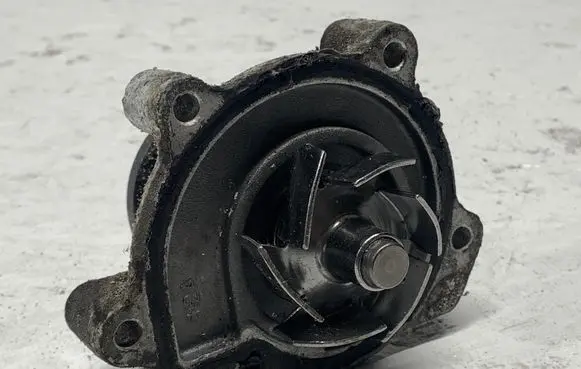 Mercedes-Benz A W168 Water pump 1662010310