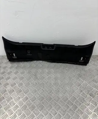 Trunk/boot sill cover protection