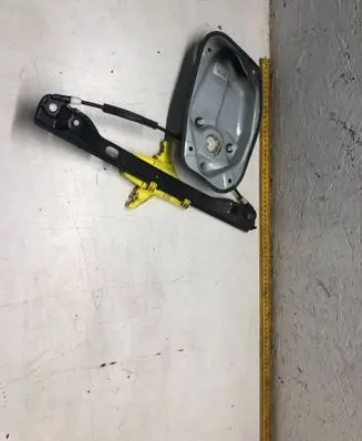 Volkswagen Jetta V Rear window lifting mechanism without motor 997362
