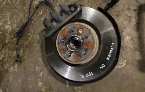 Land Rover Discovery 4 - LR4 Rear wheel hub
