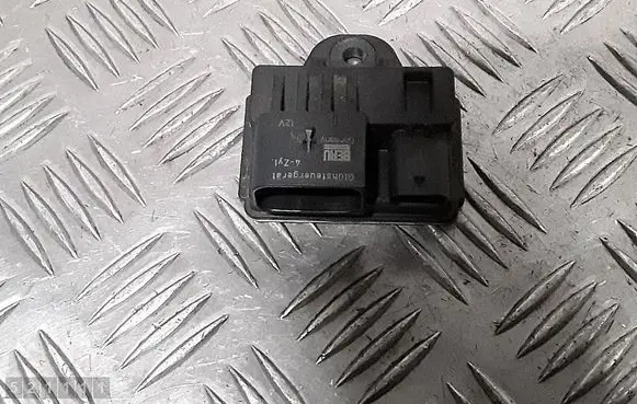BMW 3 F30 F35 F31 Glow plug pre-heat relay 857008702 0522120103