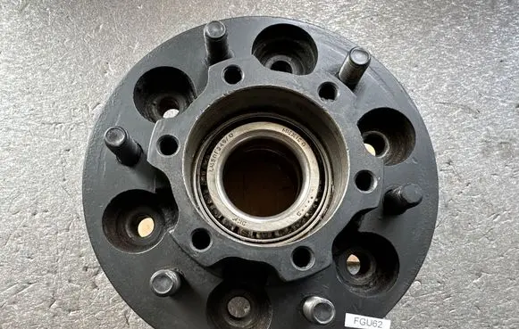 Nissan Patrol Y61 Front wheel bearing hub 40202VB225