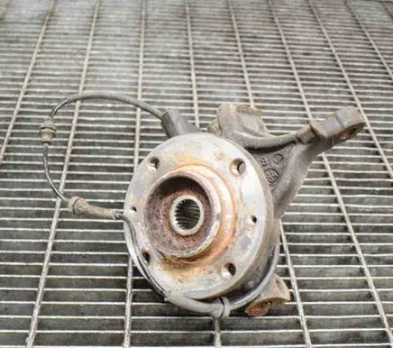 Peugeot 208 Front wheel hub