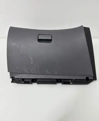 Nissan Primera Glove box