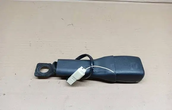 Suzuki Swift II Front seatbelt buckle