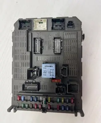 Peugeot 807 Fuse module 9649477380