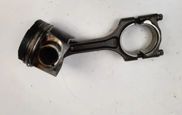 Volvo XC70 Piston with connecting rod