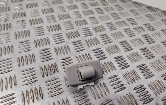 Sun visor clip/hook/bracket