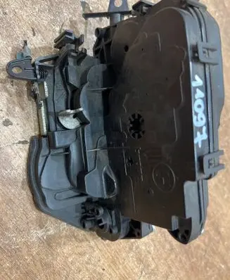 BMW 3 E90 E91 Rear door lock 7060295