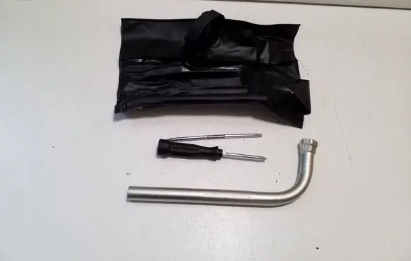 Audi A5 Tool set 8N0012219