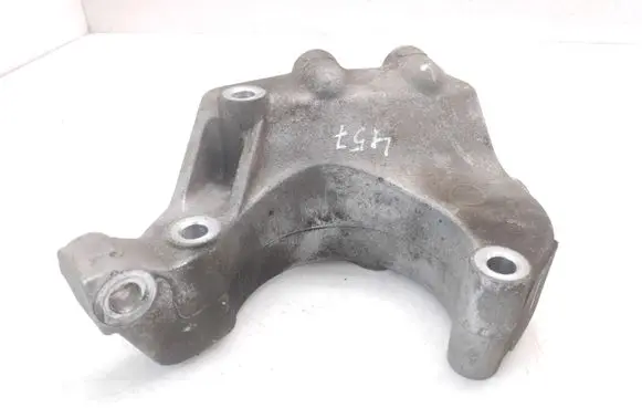 Suzuki Ignis Engine mounting bracket
