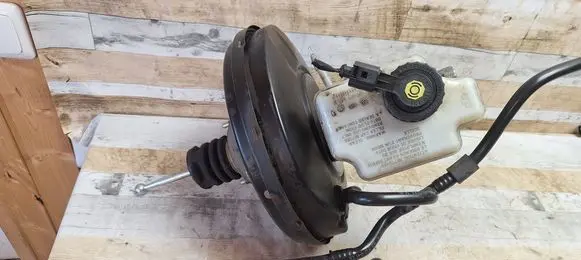 Volkswagen Golf Plus Brake booster 1K1614105AJ 1K1614105