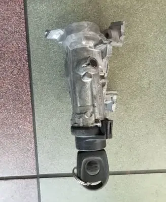 Volkswagen Golf V Ignition lock 1K0905851B