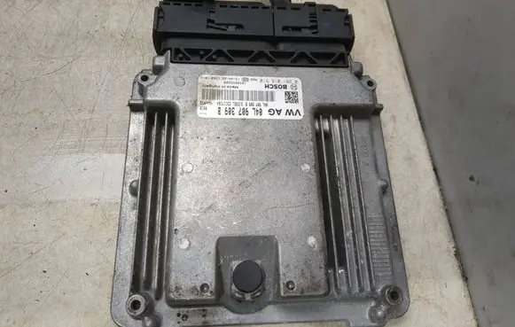 Volkswagen Golf VII Engine control unit/module 04L907309B 0281018510
