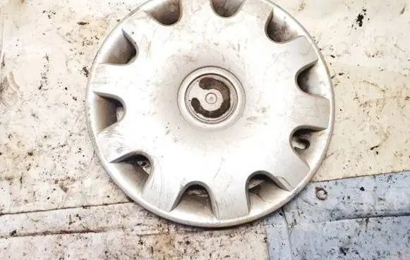 Skoda Octavia Mk1 (1U) R15 wheel hub/cap/trim 1j0601147n
