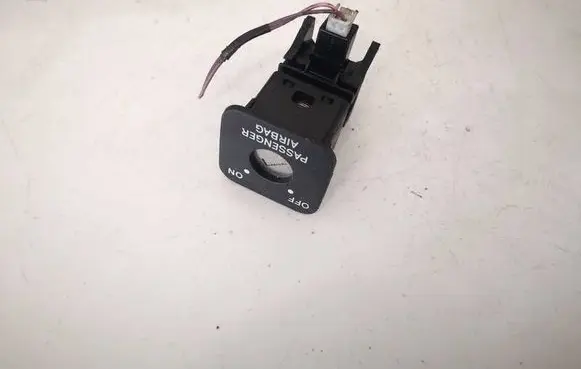 Toyota Yaris Passenger airbag on/off switch 