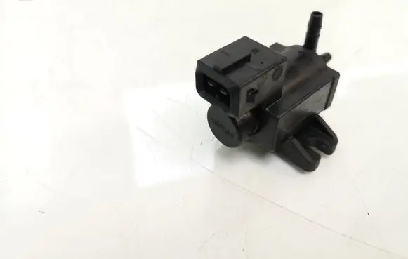 Opel Astra J Vacuum valve 8972882491 70246100