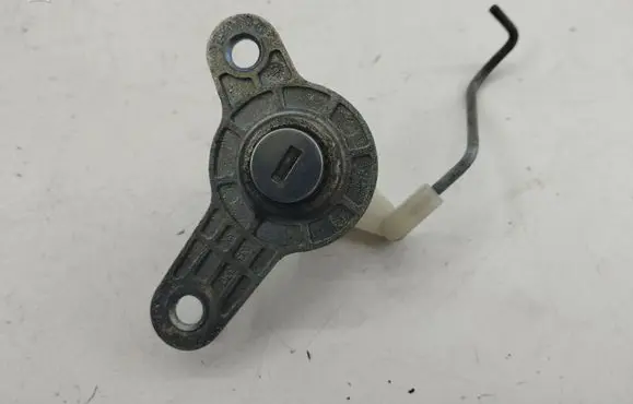 Maserati Quattroporte Front door lock (next to the handle) 233330