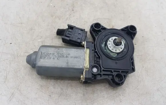 Mercedes-Benz C W203 Rear door window regulator motor 119651105 7743003004