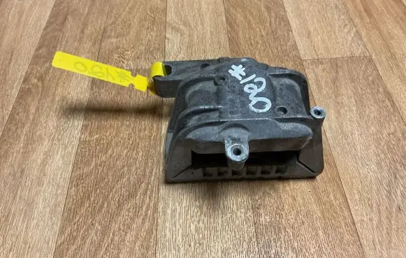 Volkswagen PASSAT B6 Engine mount bracket 1K0199262