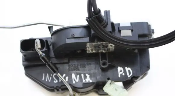 Opel Insignia A Front door lock