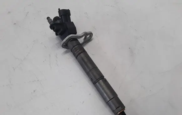 Volvo C70 Fuel injector