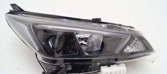 Nissan Leaf II (ZE1) Headlight/headlamp