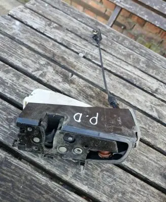 Seat Alhambra (Mk1) Front door lock