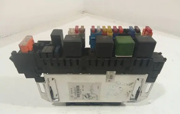 Mercedes-Benz S W220 SAM control unit A0325458332 05045126 04512640011702