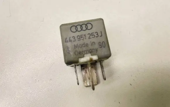 Audi A6 S6 C5 4B Other relay 443951253J