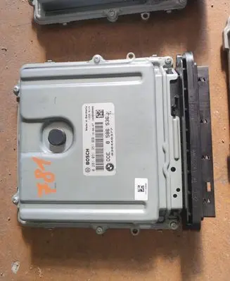 BMW 3 F30 F35 F31 Engine control unit/module 8586536