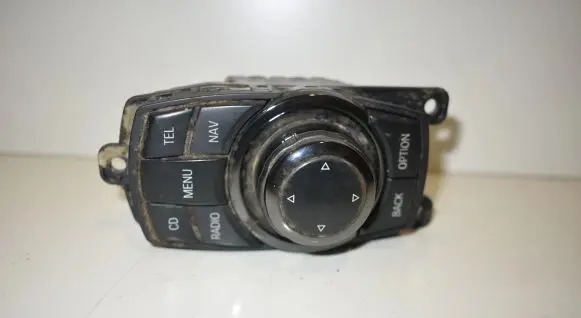 Head unit multimedia control