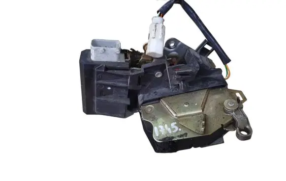 BMW 5 E39 Front door lock 8352165