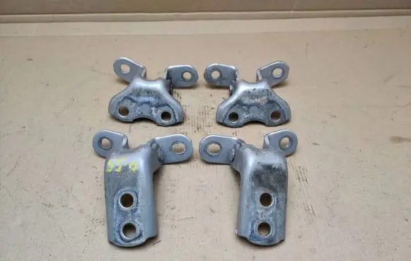 Toyota Prius (XW30) Rear door hinge set 