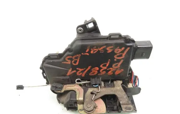 Volkswagen PASSAT B5 Front door lock