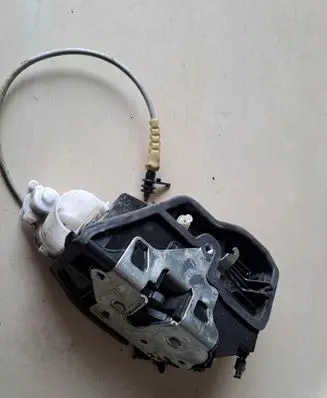BMW X3 F25 Front door lock A053702 7283
