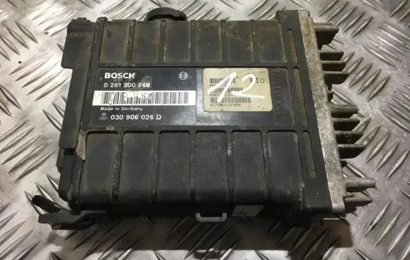 Volkswagen Polo II 86C 2F Engine control unit/module 0261200748 030906026d