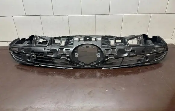 Toyota Prius (XW50) Front bumper upper radiator grill 5310147030