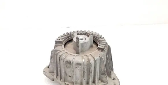 Mercedes-Benz E W212 Engine mount bracket