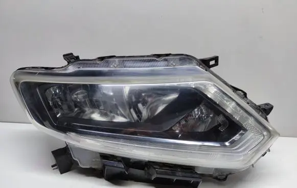Nissan X-Trail T32 Headlight/headlamp