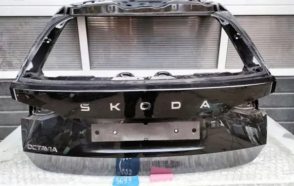 Skoda Octavia Mk4 Tailgate/trunk/boot lid 5E7827081
