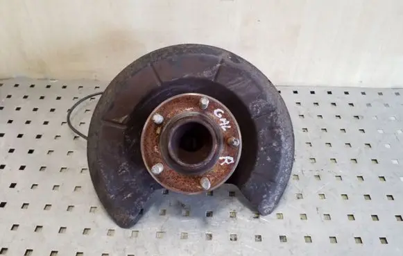 Ford Focus Rear wheel hub AV6T2C055