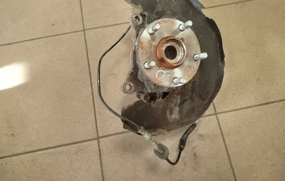 Subaru B9 Tribeca Front wheel hub 
