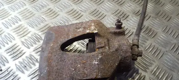 Volkswagen Golf IV Front brake caliper