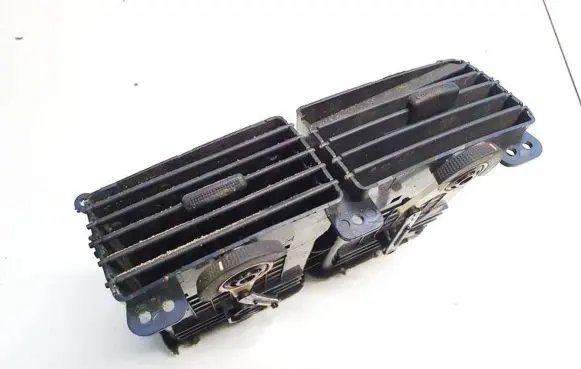 KIA Sportage Dash center air vent grill