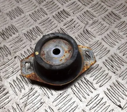 Engine mount bracket